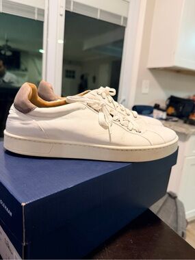 Magnanni White Leather Low-Top Sneakers with Tan Heel